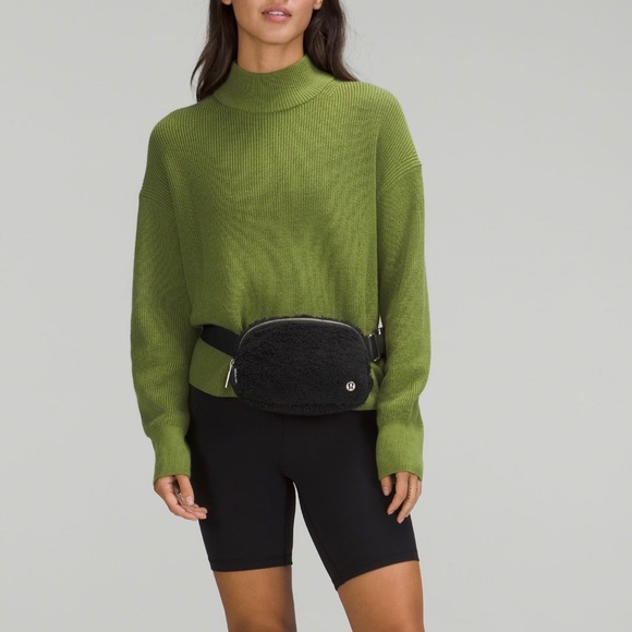 Lululemon Everywhere Fleece Belt Bag Black - Picture 2 of 13